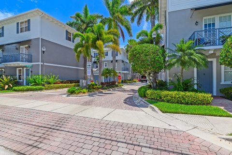 Adosado en venta en Wilton Manors, Florida, 3 dormitorios, 174.66 m2 № 1998545 - foto 19