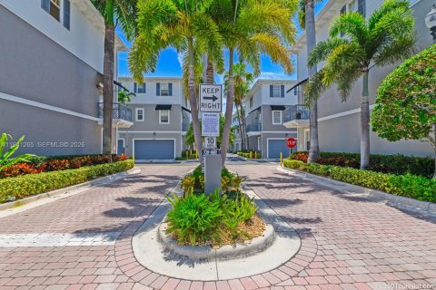 Adosado en venta en Wilton Manors, Florida, 3 dormitorios, 174.66 m2 № 1998545 - foto 18