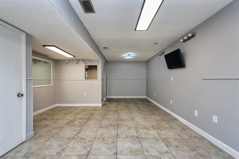 Immobilier commercial à louer à Riverview, Floride № 2118570 - photo 8