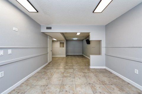 Immobilier commercial à louer à Riverview, Floride № 2118570 - photo 6