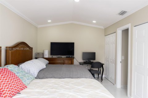 Condo in Miami, Florida, 2 bedrooms  № 1998103 - photo 14