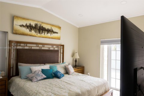 Condo in Miami, Florida, 2 bedrooms  № 1998103 - photo 13