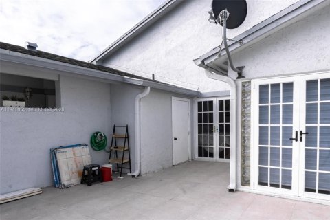 Condo in Miami, Florida, 2 bedrooms  № 1998103 - photo 5