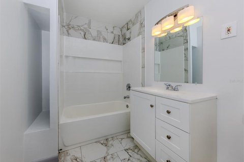 Casa en venta en North Port, Florida, 3 dormitorios, 109.9 m2 № 1743226 - foto 9