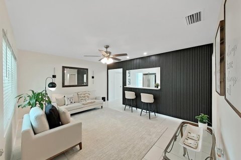 House in Tampa, Florida 3 bedrooms, 138.89 sq.m. № 1876433 - photo 10