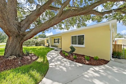 House in Tampa, Florida 3 bedrooms, 138.89 sq.m. № 1876433 - photo 4
