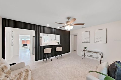 House in Tampa, Florida 3 bedrooms, 138.89 sq.m. № 1876433 - photo 7