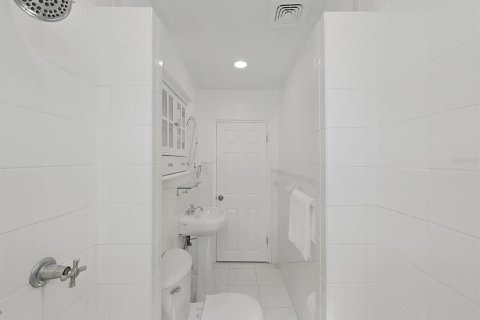 House in Tampa, Florida 3 bedrooms, 138.89 sq.m. № 1876433 - photo 30