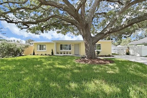 House in Tampa, Florida 3 bedrooms, 138.89 sq.m. № 1876433 - photo 1