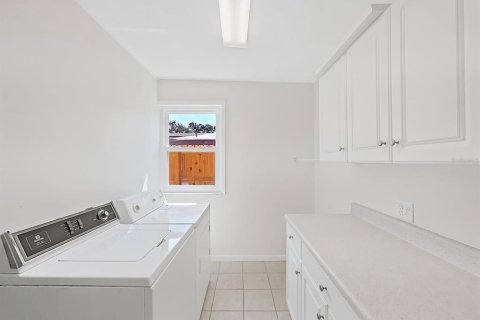House in Tampa, Florida 3 bedrooms, 138.89 sq.m. № 1876433 - photo 25