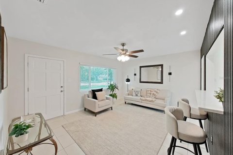 House in Tampa, Florida 3 bedrooms, 138.89 sq.m. № 1876433 - photo 8