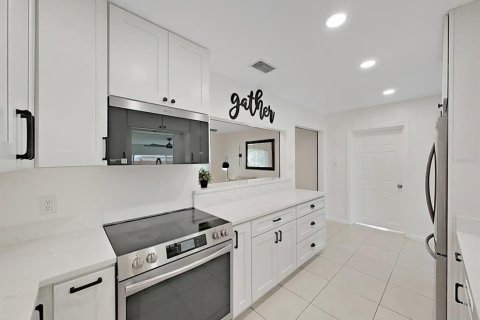 House in Tampa, Florida 3 bedrooms, 138.89 sq.m. № 1876433 - photo 18
