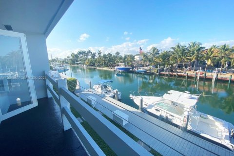 Condo in North Miami, Florida, 1 bedroom  № 2077152 - photo 10