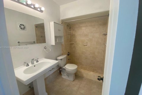 Condo in North Miami, Florida, 1 bedroom  № 2077152 - photo 8