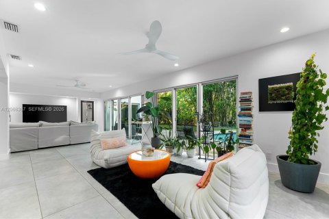Casa en venta en Biscayne Park, Florida, 3 dormitorios, 181.81 m2 № 2288858 - foto 17