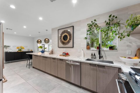 Casa en venta en Biscayne Park, Florida, 3 dormitorios, 181.81 m2 № 2288858 - foto 12