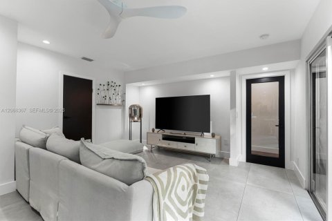 Casa en venta en Biscayne Park, Florida, 3 dormitorios, 181.81 m2 № 2288858 - foto 20
