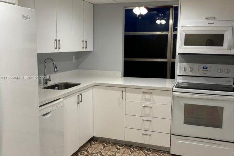 Condominio en alquiler en Hallandale Beach, Florida, 2 dormitorios, 111.48 m2 № 2011804 - foto 10