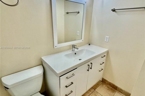 Condominio en alquiler en Hallandale Beach, Florida, 2 dormitorios, 111.48 m2 № 2011804 - foto 6