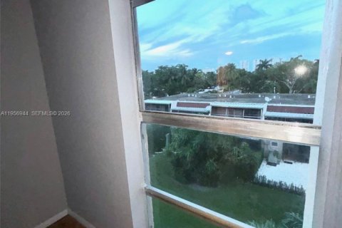 Condominio en alquiler en Hallandale Beach, Florida, 2 dormitorios, 111.48 m2 № 2011804 - foto 8