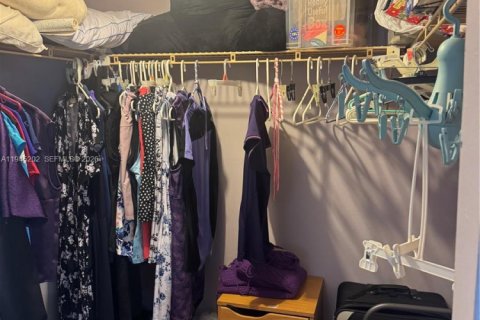 Condo in Lauderdale Lakes, Florida, 2 bedrooms  № 2001535 - photo 13