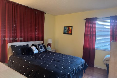 Condo in Lauderdale Lakes, Florida, 2 bedrooms  № 2001535 - photo 9