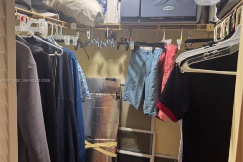 Condo in Lauderdale Lakes, Florida, 2 bedrooms  № 2001535 - photo 10