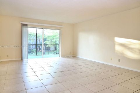 Condominio en venta en Lauderhill, Florida, 1 dormitorio, 80.82 m2 № 1942617 - foto 1