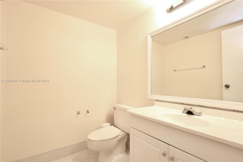 Condominio en venta en Lauderhill, Florida, 1 dormitorio, 80.82 m2 № 1942617 - foto 10