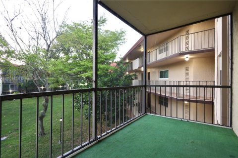Condominio en venta en Lauderhill, Florida, 1 dormitorio, 80.82 m2 № 1942617 - foto 16