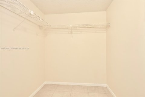Condominio en venta en Lauderhill, Florida, 1 dormitorio, 80.82 m2 № 1942617 - foto 9