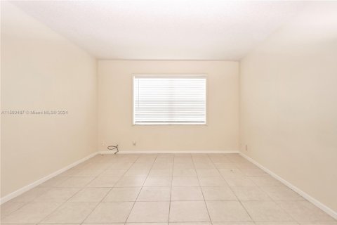 Condominio en venta en Lauderhill, Florida, 1 dormitorio, 80.82 m2 № 1942617 - foto 11