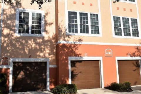 Condominio en alquiler en Sarasota, Florida, 2 dormitorios, 88.16 m2 № 1852757 - foto 1