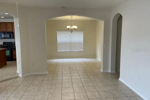 House in New Port Richey, Florida 4 bedrooms, 205.59 sq.m. № 2272926 - photo 10