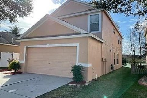 House in New Port Richey, Florida 4 bedrooms, 205.59 sq.m. № 2272926 - photo 2