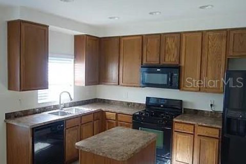 House in New Port Richey, Florida 4 bedrooms, 205.59 sq.m. № 2272926 - photo 8