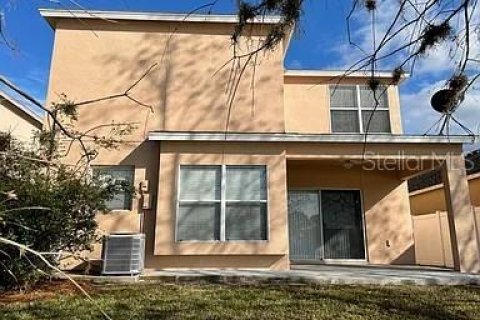 House in New Port Richey, Florida 4 bedrooms, 205.59 sq.m. № 2272926 - photo 3