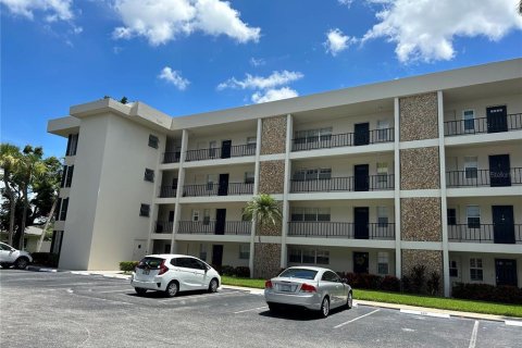 Copropriété à louer à Sarasota, Floride: 2 chambres, 101.26 m2 № 1629786 - photo 1