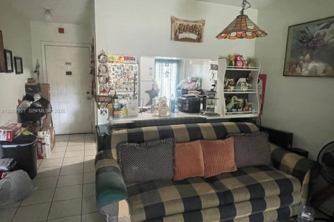 Copropriété à vendre à Miami Springs, Floride: 2 chambres, 75.81 m2 № 2248290 - photo 5