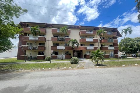 Copropriété à vendre à Miami Springs, Floride: 2 chambres, 75.81 m2 № 2248290 - photo 3