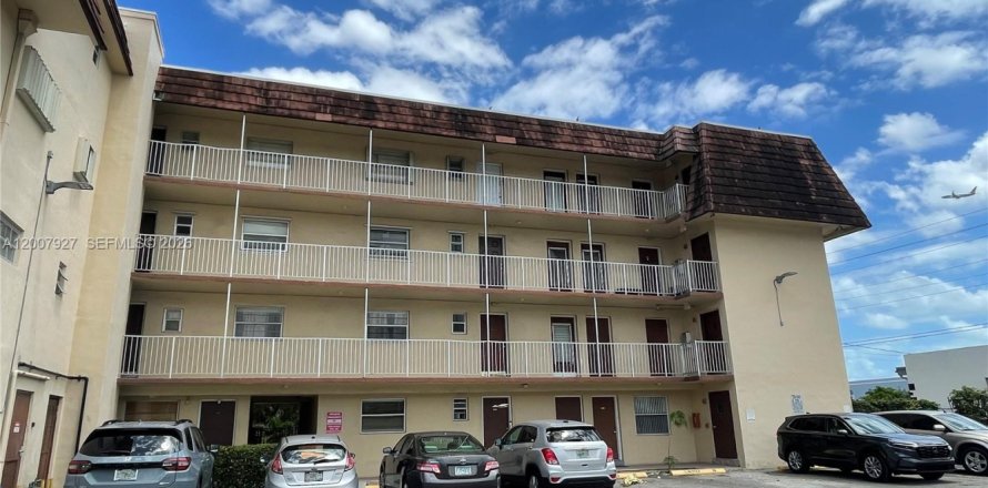 Condo à Miami Springs, Floride, 2 chambres № 2248290