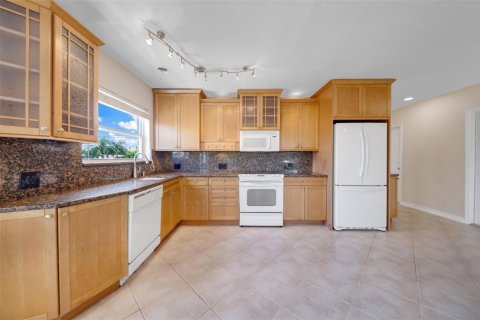 Condo in Fort Lauderdale, Florida, 1 bedroom  № 2401232 - photo 5
