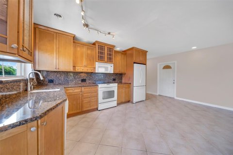 Condo in Fort Lauderdale, Florida, 1 bedroom  № 2401232 - photo 6