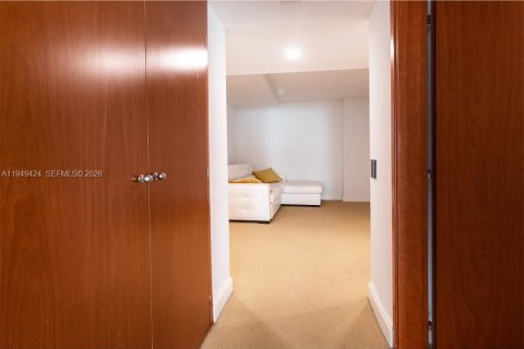 Снять в аренду кондоминиум в Серфсайд, Флорида 3 спальни, 148.64м2, № 2004931 - фото 27