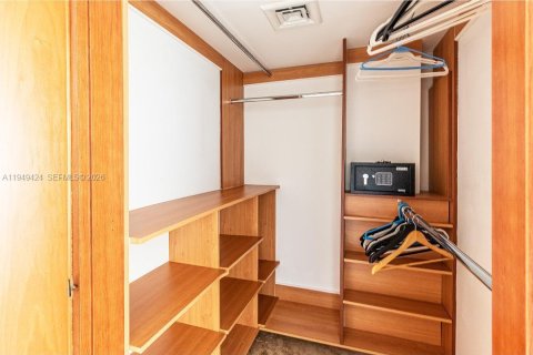 Снять в аренду кондоминиум в Серфсайд, Флорида 3 спальни, 148.64м2, № 2004931 - фото 23