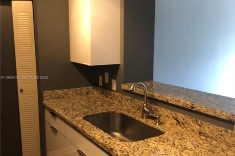 Condominio en venta en Hollywood, Florida, 1 dormitorio, 68.38 m2 № 2056817 - foto 5