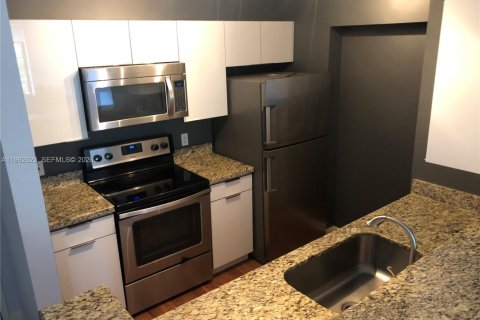 Condominio en venta en Hollywood, Florida, 1 dormitorio, 68.38 m2 № 2056817 - foto 1