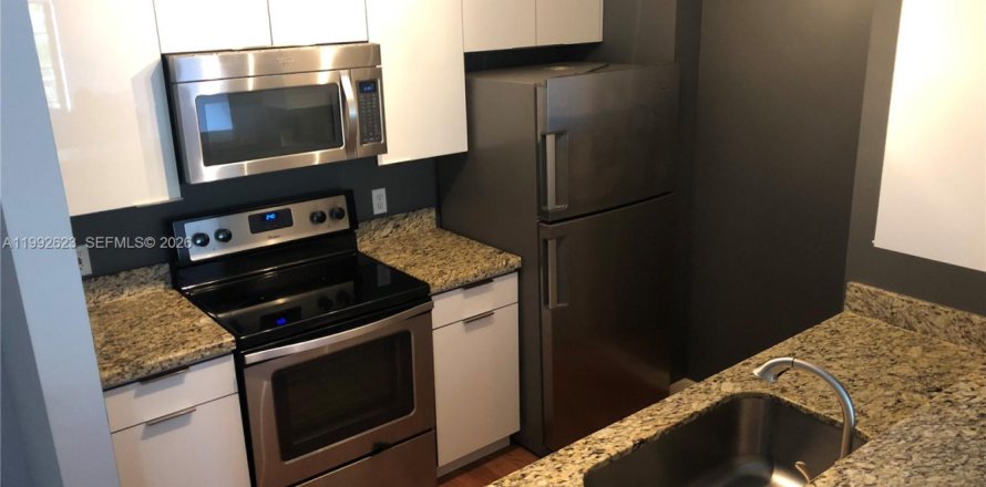 Condominio en Hollywood, Florida, 1 dormitorio  № 2056817