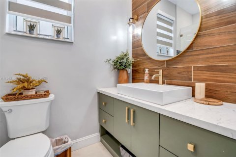 Casa en venta en Miramar, Florida, 5 dormitorios, 344.3 m2 № 1969303 - foto 28