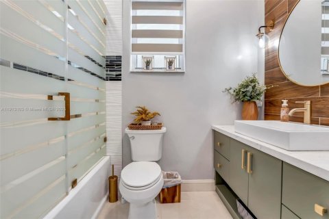 Casa en venta en Miramar, Florida, 5 dormitorios, 344.3 m2 № 1969303 - foto 29